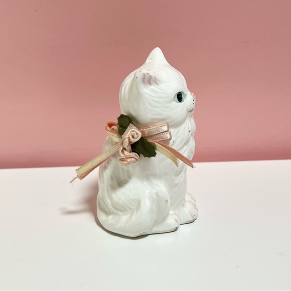 Vintage retro rose ribbon detail cat figurine - Picture 2 of 6